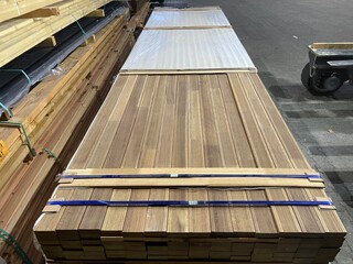 Ca. 80x Guyana Teak Vlonderplanken Gevingerlast, 27x70mm, lengte 400cm